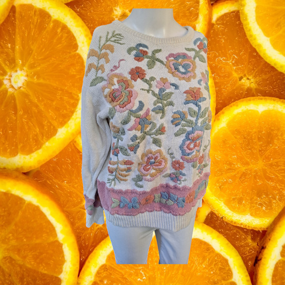 Embroidered Floral Colorful Crew Neck‎ Sweater - Picture 2 of 8